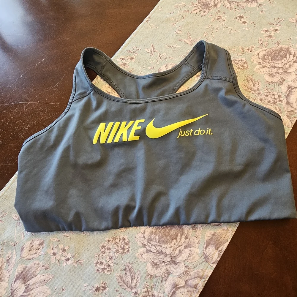 NWOT plus size 3X Nike dri-fit sports bra Pickleball Workout‎ Beach Gym Golf